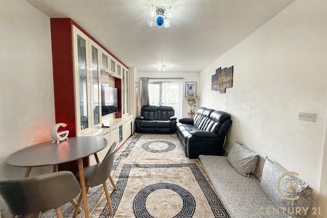 20 Featherstone Court, Featherstone Road, SOUTHALL photo 4