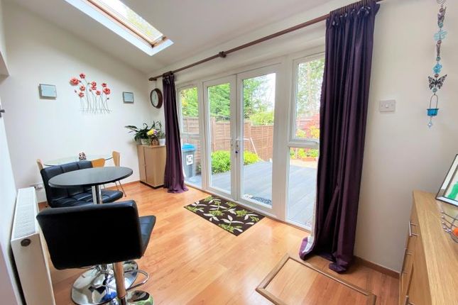 No Data Give, 16 De Lara Way, Woking photo 3