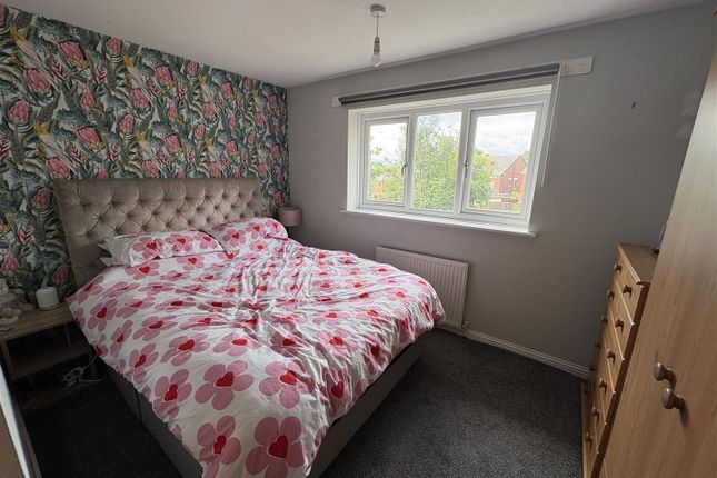 100, Greenfields, West Yorkshire photo 5