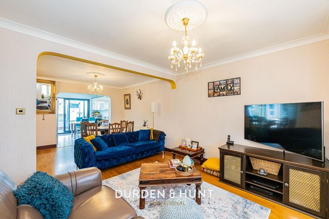 19 Brookside Gardens, Enfield photo 3