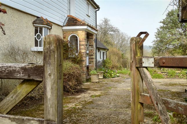 Kings Mill Lane, Redhill photo 4