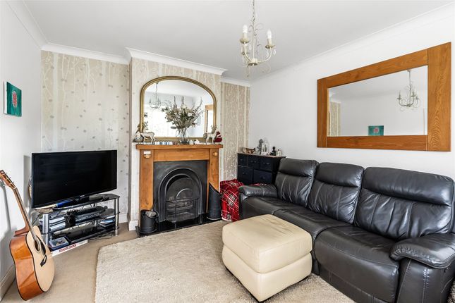 89, Fairfield Drive, Surrey photo 3