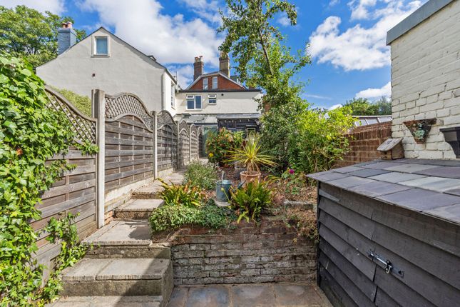 8 Hyde Close, Winchester photo 4