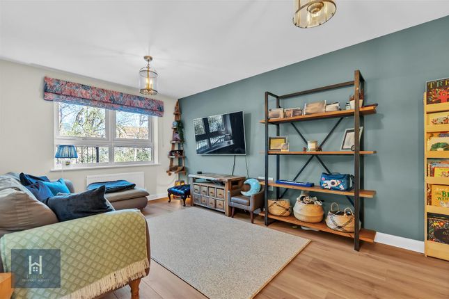 35, Poskett Way, Wotton-Under-Edge photo 3