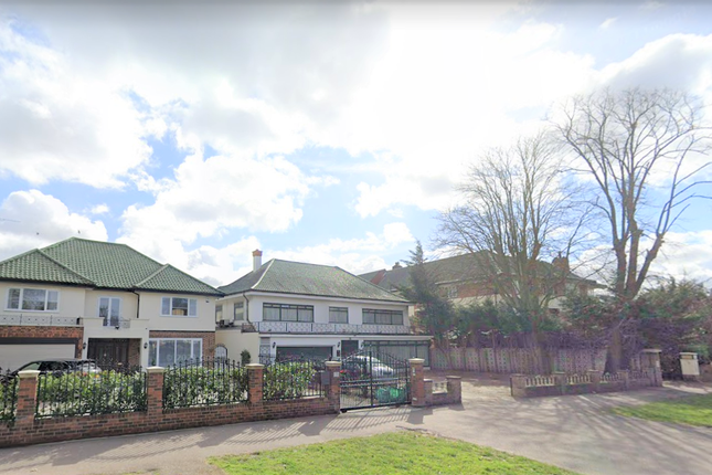 Thumbnail Town house to rent in Meadow Walk, Snaresbrook/Wanstead