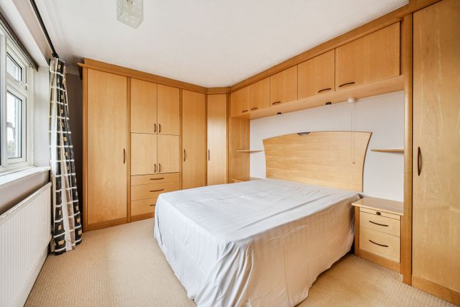 12, Bond Close, Lymington photo 4