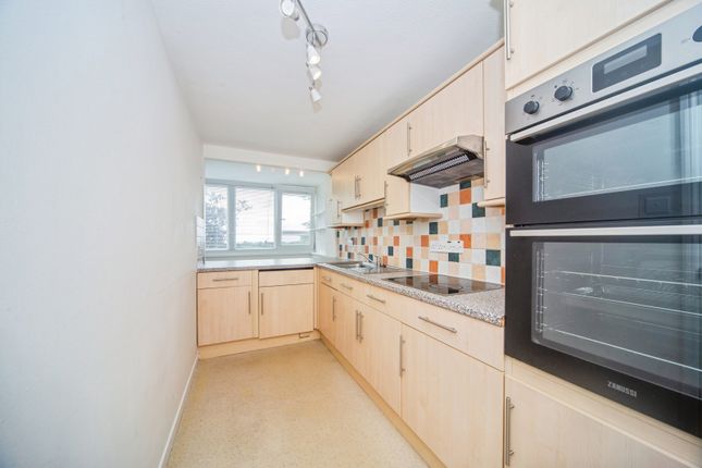 Flat 39, Brampton Tower,, Bassett Avenue, Hampshire photo 4