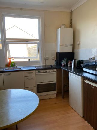 Thumbnail Room to rent in Dumont Road, London