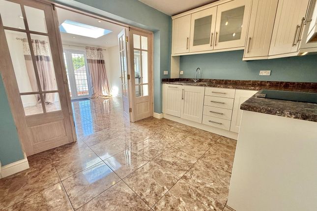 15, Strathern Drive, Coseley photo 5