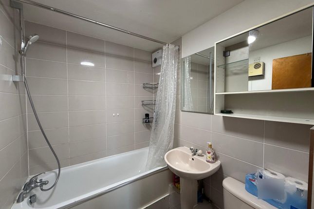102, Conifer Way, Wembley photo 4