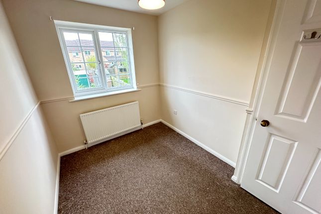 Terraced house to rent in Coltsfoot Green, Luton, Bedfordshire