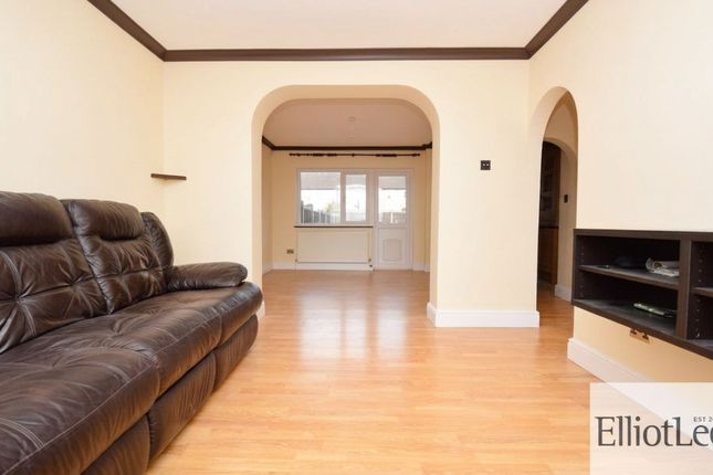 53 Ryefield Avenue, Uxbridge photo 4