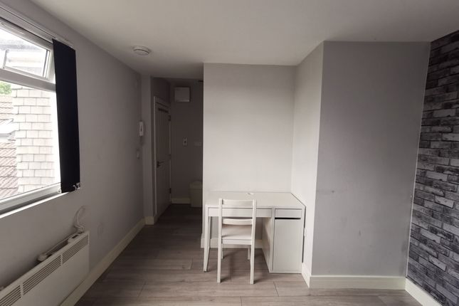 114 Ashburnham Road, Luton photo 4