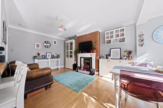 18 Harcourt Field, Wallington photo 4
