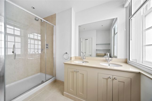 15, Hornton Court East, Kensington photo 3