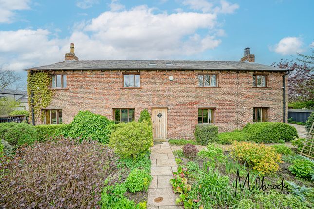 Farmhouse to rent in Moss Lane, Astley, Manchester
