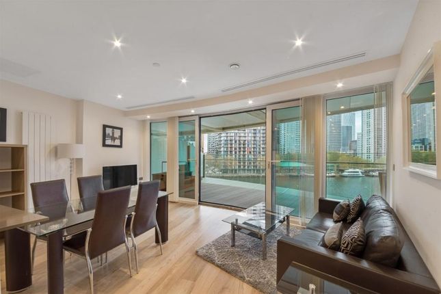 Flat to rent in Arena Tower, Cross Harbour Plaza, Canary Wharf, London