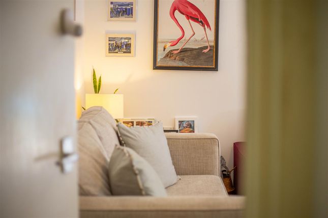 5, Disraeli Close, London photo 4
