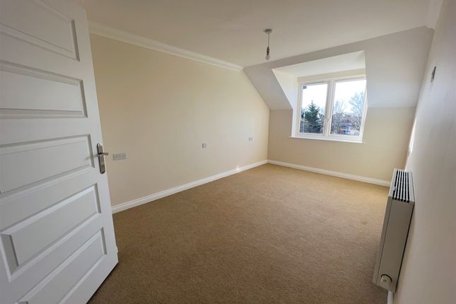 Flat for sale in Botley Road, Park Gate, Southampton, Hampshire