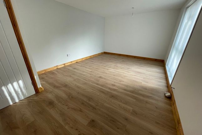Flat 6 Goldcliff House, Cwmbran photo 5
