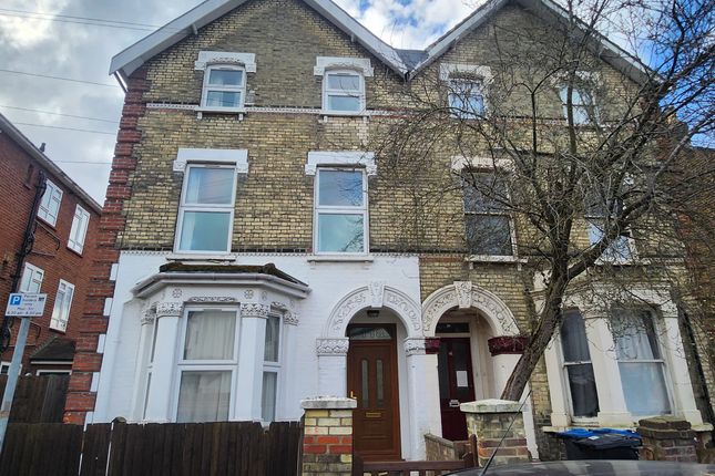 Thumbnail Room to rent in Robinson Road, Colliers Wood, London