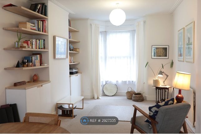 Hecham Close, London photo 4