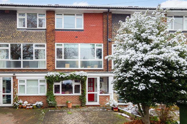 Thumbnail Town house for sale in Hollymead, Carshalton