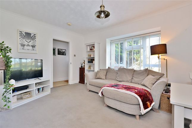 63, Georgelands, Woking photo 3