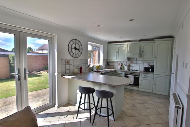 9, Plantation Crescent, Tewkesbury photo 4