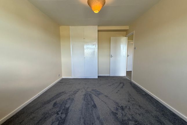 374, Southchurch Drive, Nottingham photo 3