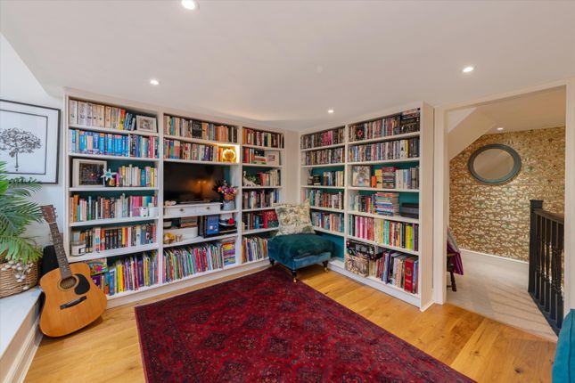Flat for sale in Cloisters Court, Cromwell Avenue, London