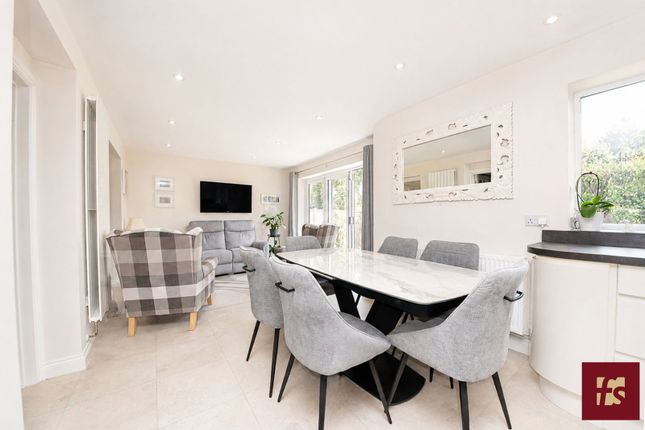 2, Hillary Drive, Crowthorne photo 3