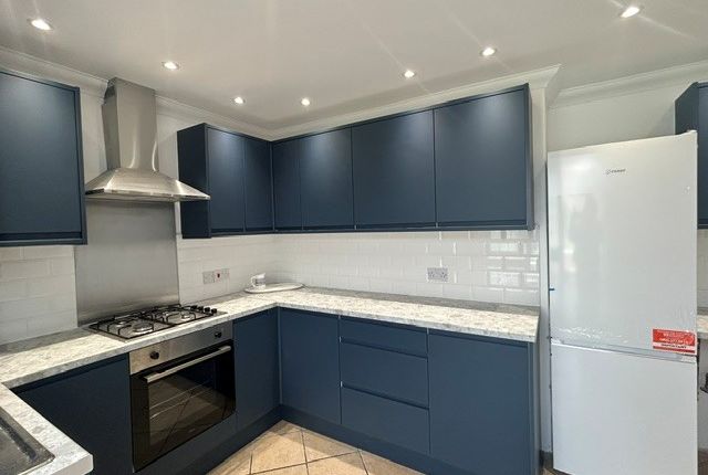 4-bed house on 16, Romford, £2,300/mo