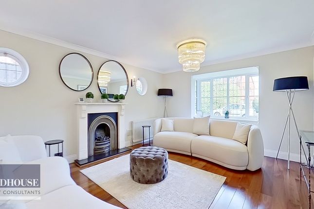 2 The Rowans, Maple Grove, Broxbourne photo 3