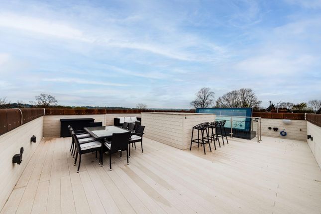 Thumbnail Flat to rent in High Road, London