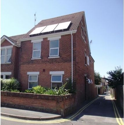 Studio to rent in Maple Road, Poole