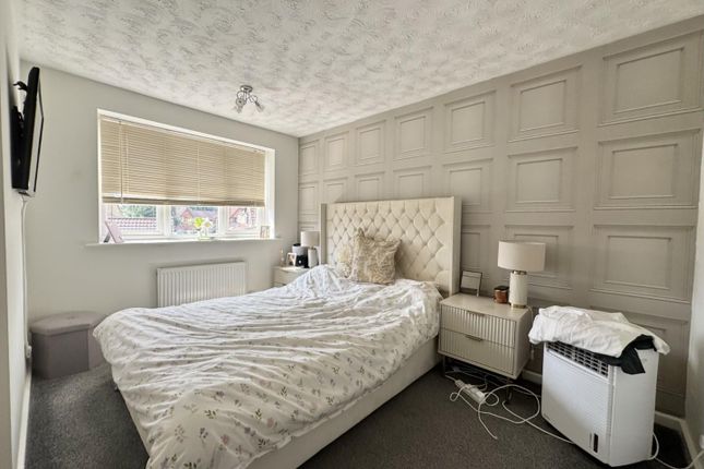 12, Glaisedale Grove, Willenhall photo 5