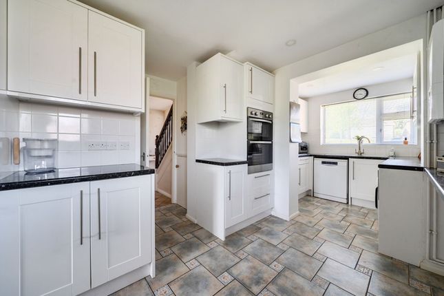 2 Robin Hill, Bedford photo 2
