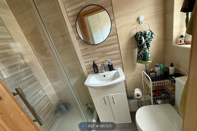 Flat, Norman Terrace, Leeds photo 4