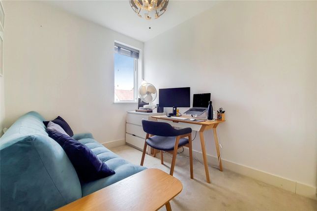 Flat to rent in West Hill, West Hill