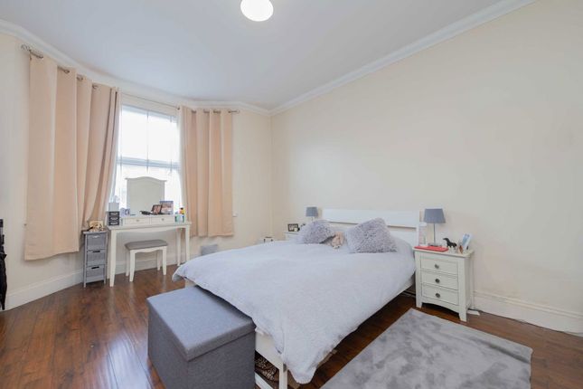 33, Melbourne Avenue, London photo 3