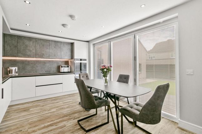 7, Lyon Crescent, Glasgow photo 4