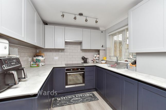 38, Clandon Road, Chatham photo 2