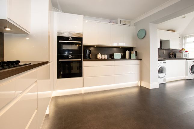 4, New England Crescent, Southend-on-Sea photo 2
