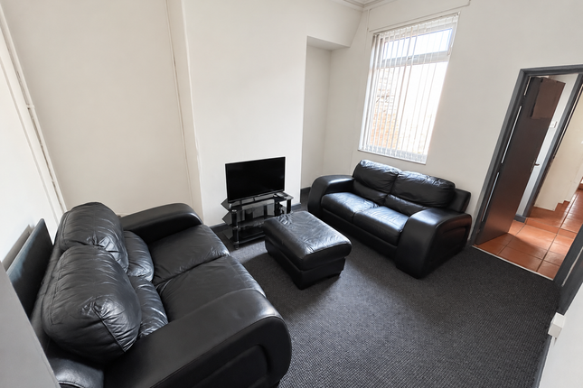 Queen Anne Street, Stoke-on-Trent photo 3