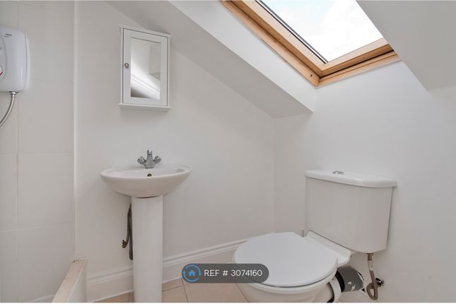 Bloemfontein Road, London photo 3