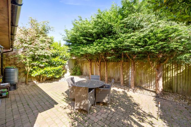 12 Glebelands, Crawley photo 4