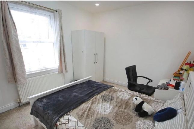 32 Cromwell Road, Wembley, Greater London photo 5