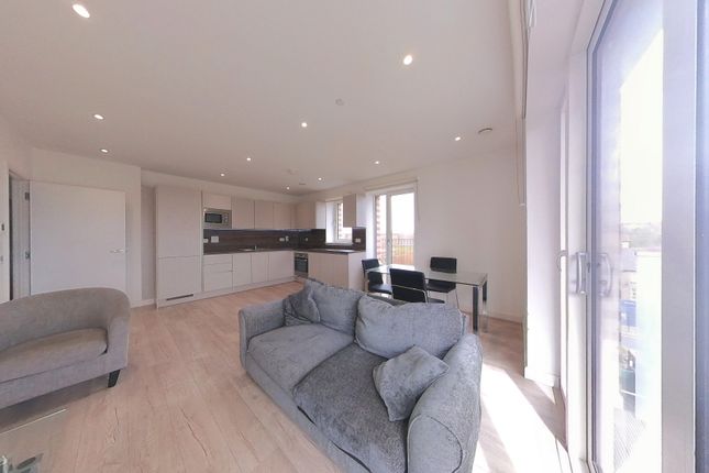 Flat to rent in Woodlark Apartments, Hendon