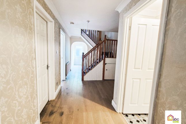 9 Sparkbridge, Basildon photo 3